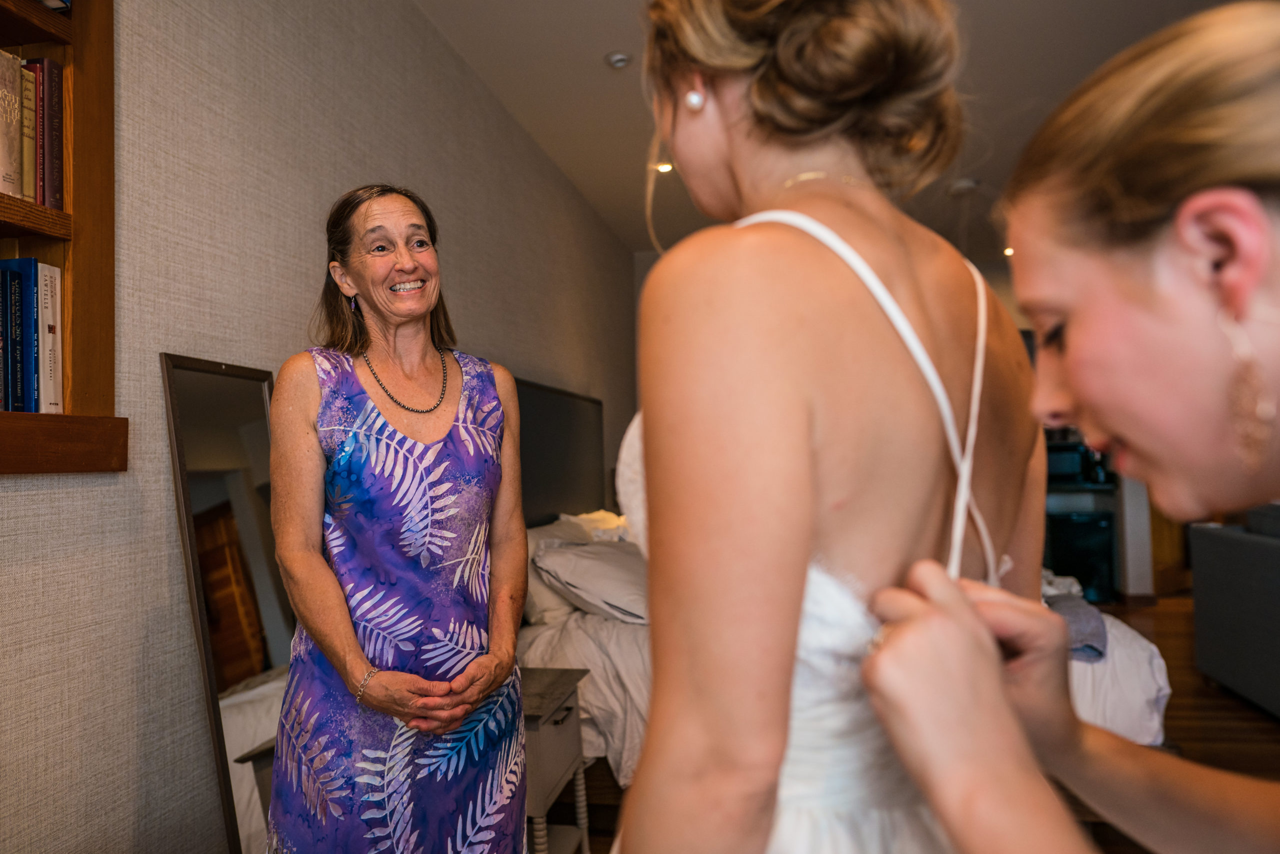 bride and mother by vermont wedding photographer andy madea